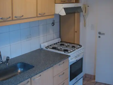 Departamento en alquiler de 3 ambientes en barrio cerrado