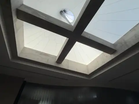 Oficina en Alquiler con 1 cochera