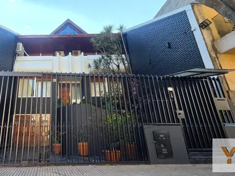Casa en Venta - 6 Dormitorios 4 Baños Pileta - 1070mts - Caballito Coronel Apolinario Figueroa 1035