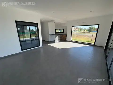 Casa en Venta en Pilar Del Este - Santa Sofia, USD 190.000