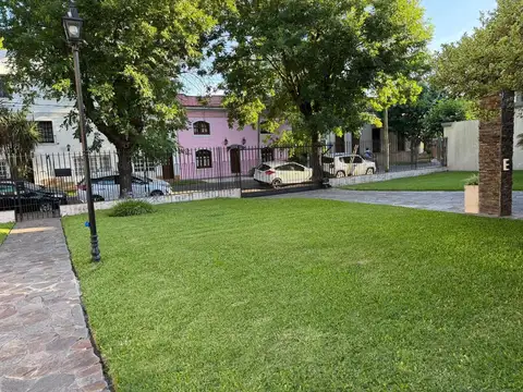 Casa 5 ambientes con 4 baños