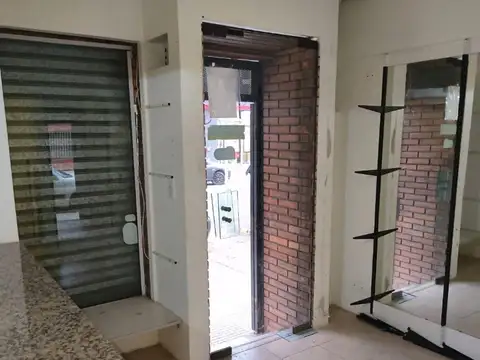 Local comercial para varios rubros.