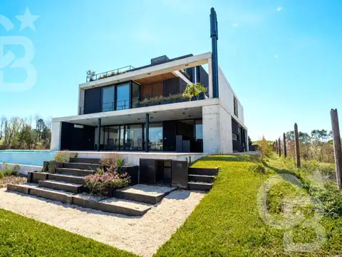 Venta Casa en El Yacht Nordelta - Amarra Propia - 4 dormitorios - Pileta - Parrilla