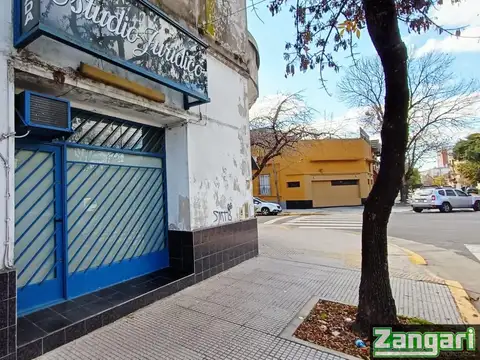 Local en Alquiler en Parque Chacabuco, $ 450.000