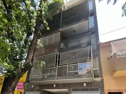 Departamento 2 ambientes en 2 plantas con balcon y Patio
