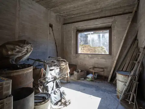 Venta exclusiva tres casas con local y galpon a la venta en La Tablada