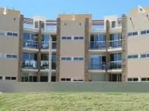 Calle 32 y Mar Azul 100