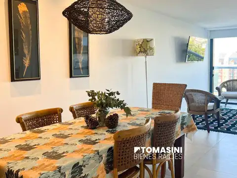 DEPARTAMENTO DE 2 AMBIENTES CON BALCON A LA CALLE Y COCHERA