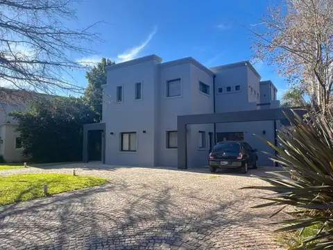 Casa en Venta con 1 cochera