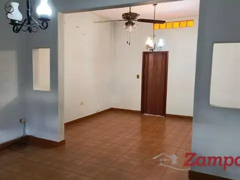 Casa 7 ambientes con 1 baño