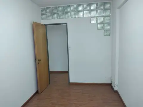 VENTA OFICINA ZONA TRIBUNALES DE TRES DESPACHOS
