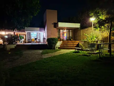 Casa 7 ambientes con 3 baños