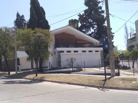 ¡Venta! Casa en Cerro de las Rosas - ¡Con Escritura! ¡Apto Crédito! Ideal Coworking