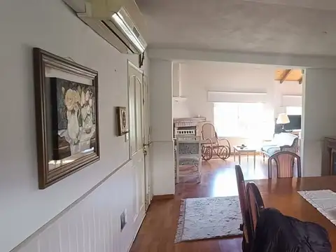 Casa en Alquiler con 2 cocheras