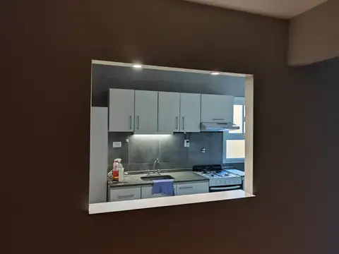 3 AMB. AL FTE CON BALCON. EXCEPCIONAL  UBICACIÓN. 1ER PISO POR ESC. BAJAS EXP.