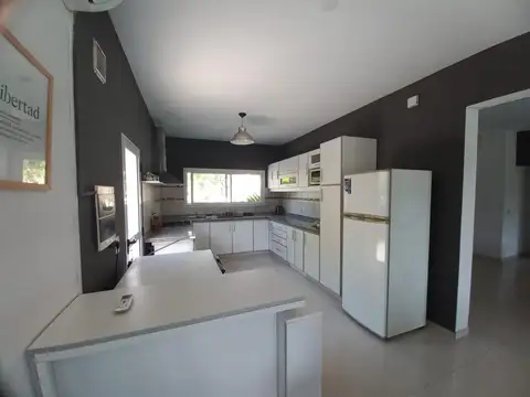 Casa 5 ambientes con 2 baños