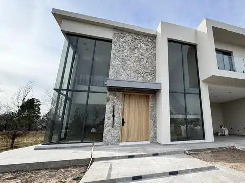 Casa de 4 dormitorios en venta en La Rinconada