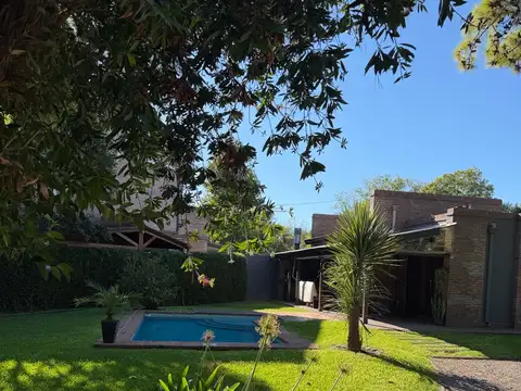 Casa 5 ambientes con 2 baños