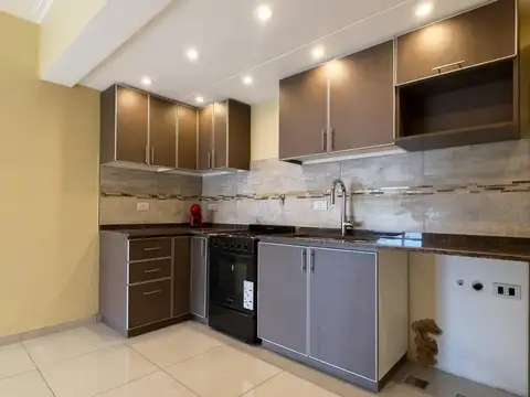 Av Bernardino Rivadavia 900 , Piso 1