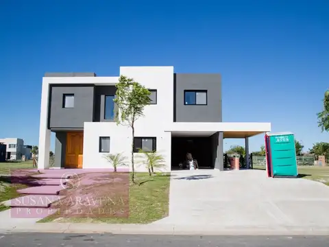 Casa 5 ambientes con 4 baños