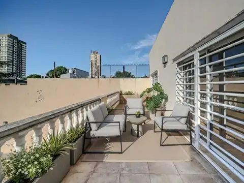 Casa 6 ambientes con 2 baños