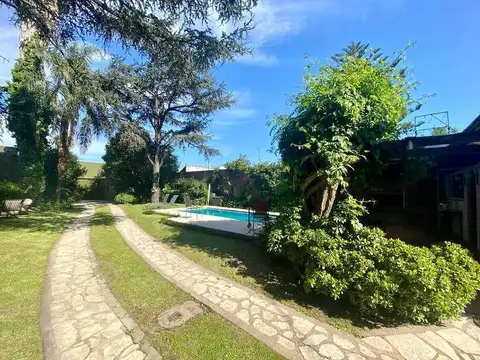 Casa en Venta con 4 cocheras