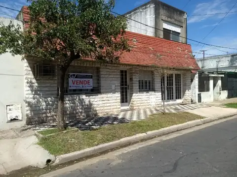 Casa 6 ambientes con 2 baños