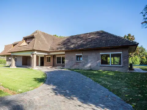 Casa en Venta con 2 cocheras