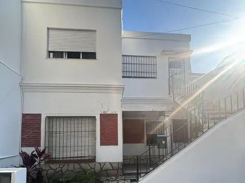 PH 4 ambientes con terraza, patio, cochera. Florida