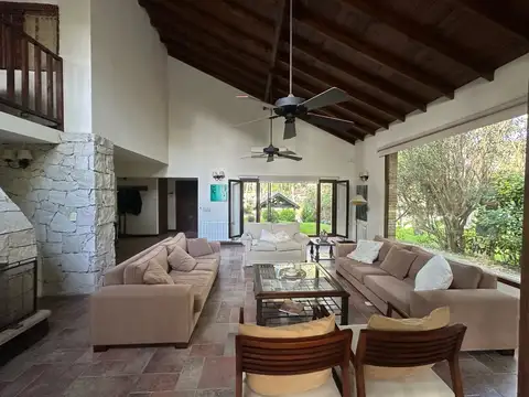 Casa en Alquiler Temporal en Carilo, USD 275