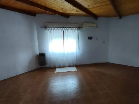 MUY BUENA CASA 3 AMB CON PATIO, GARAGE Y PILETA! TEMPERLEY