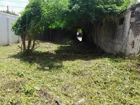 SE VENDE LOTE, 240M2, CERRADO, 6 CUADRAS DE AV. ARMADA ARG.