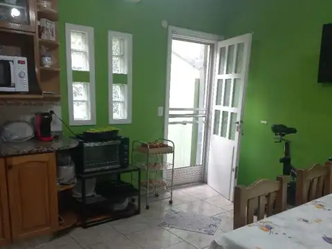 Hermosa casa con tres dormit. y garage P/dos autos