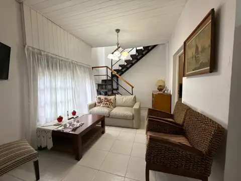 Depto Tipo Casa en Venta de 4 ambientes