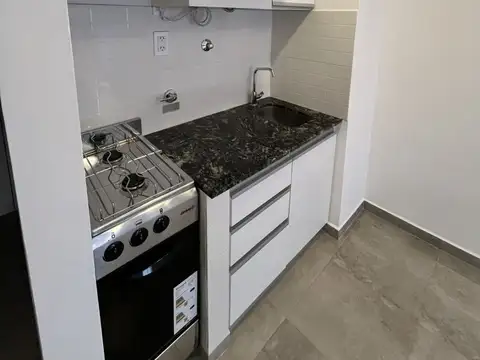 DEPARTAMENTO 1 AMBIENTE RECICLADO CON BALCÓN, PLAZA MITRE