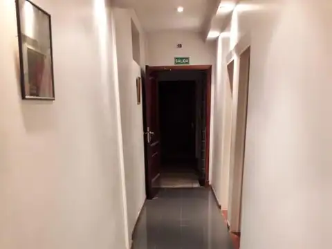 Oficina 5 ambientes con 4 baños