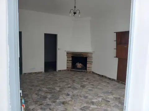 Casa en Alquiler con 1 cochera