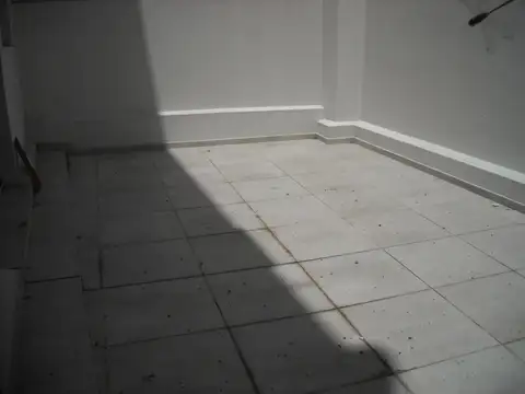 Semipiso 2 amb. con Patio- Nuevo- Cachimayo 800 a una cuadra Subte Emilio Mitre.info: 