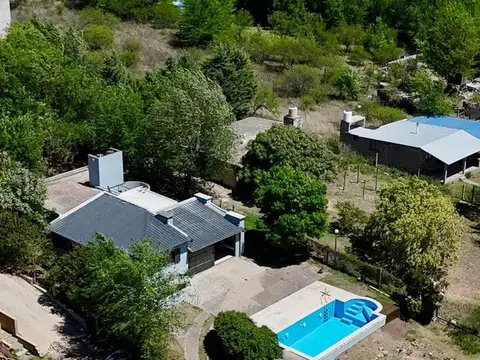 Casa 6 ambientes con 2 baños