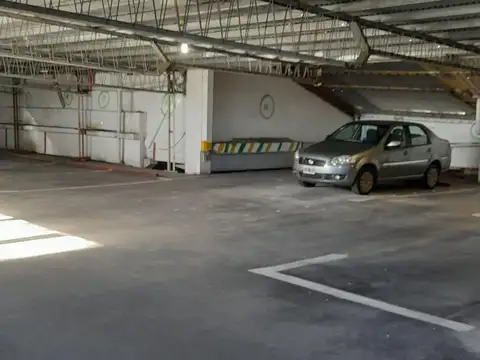 Cochera en Venta con acceso Ascensor