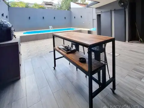 Casa en Venta con 2 cocheras