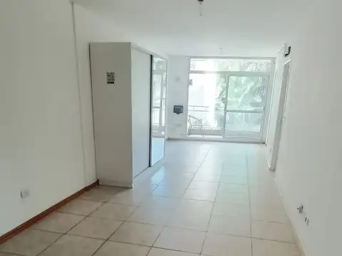 Departamento de 1 ambiente al contra frente abierto de 38 metros totales Luminoso, antigüedad de 11 años de edificación