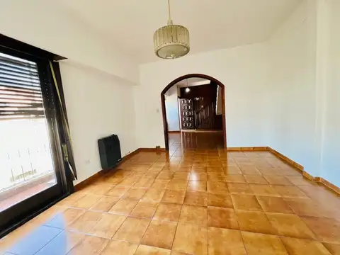 Depto Tipo Casa en Alquiler en Ramos Mejia, $ 950.000