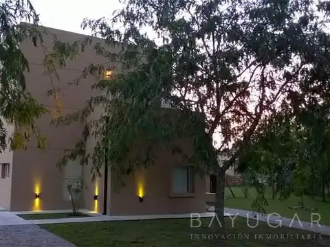 Casa en Alquiler de 3 dormitorios