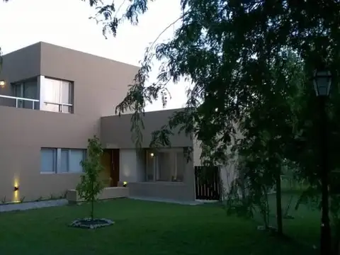 Alquiler - Casa en Barrio Sausalito - Pilar