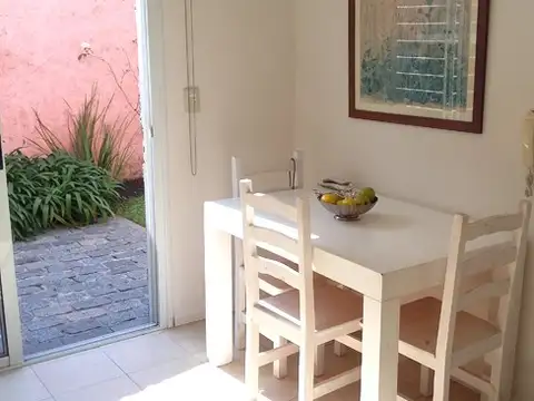 LINDÍSIMO CHALET MUY BIEN UBICADO EN ADROGUÉ.-