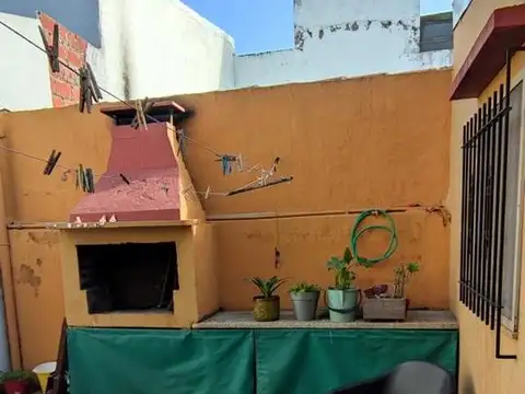 Casa 2 ambientes con 1 baño