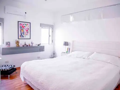 Casa en Alquiler con 2 cocheras