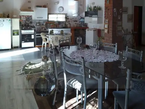 Vende casa en calle 9 e/82 y 83