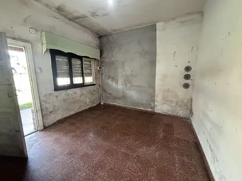 Casa 3 ambientes con 1 baño